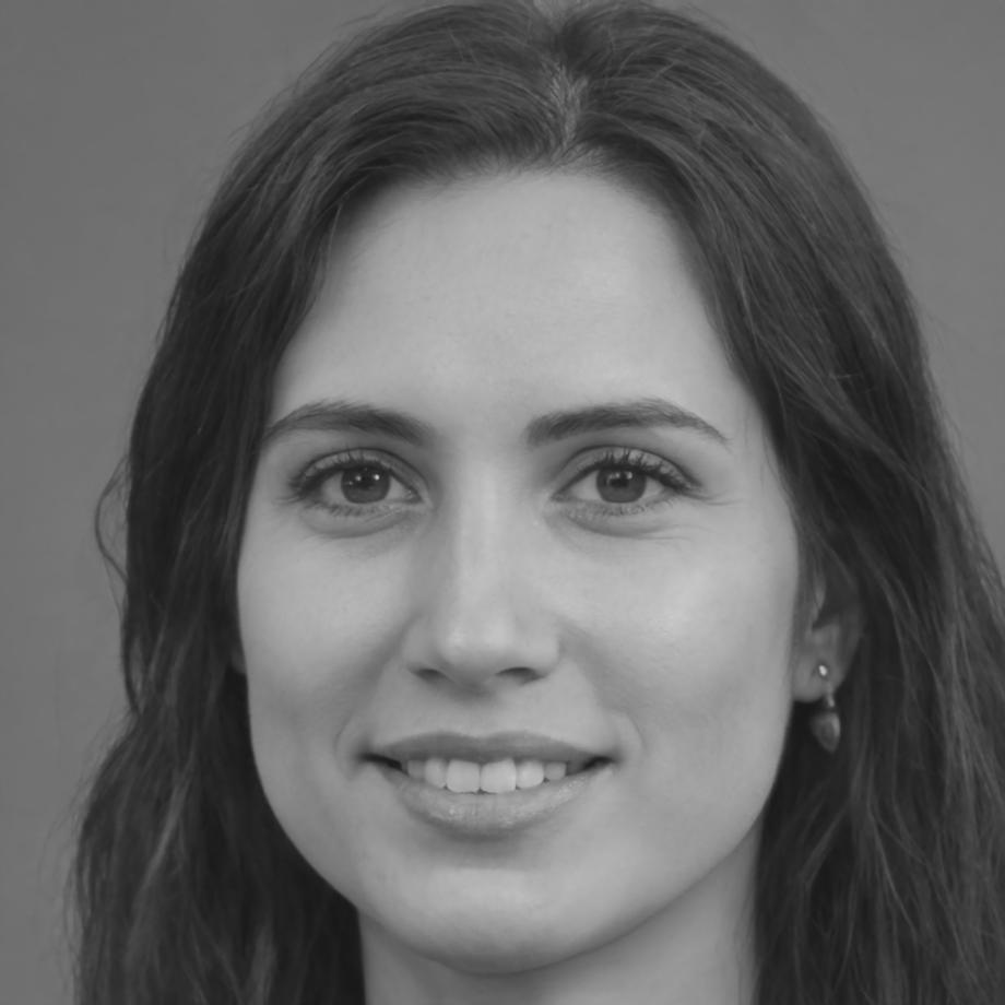 Директор по маркетингу делится опытом работы с нами